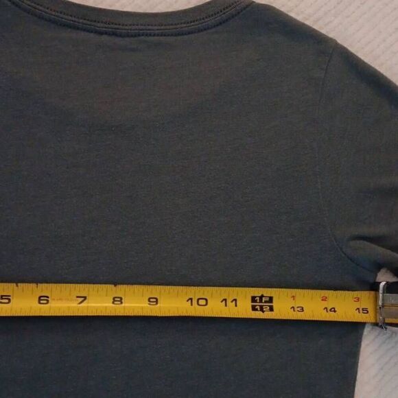 Batgirl Be Legendary Tshirt Women's Size Small  (fitted) Brand Six Flags PTP 15" - Picture 5 of 6